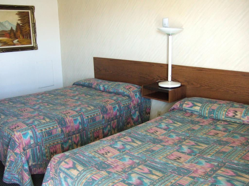 Wild Rose Inn Vegreville Phòng bức ảnh