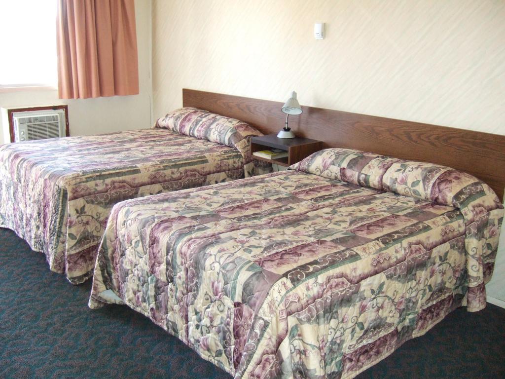 Wild Rose Inn Vegreville Phòng bức ảnh