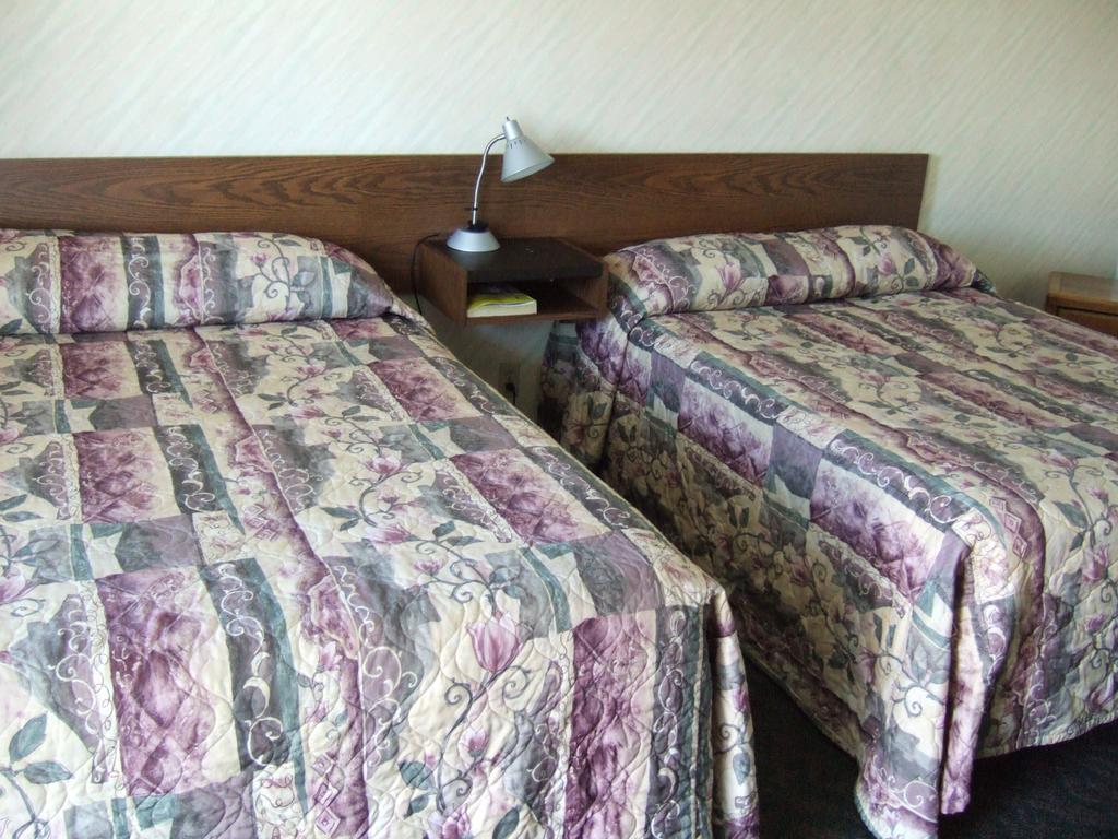 Wild Rose Inn Vegreville Phòng bức ảnh