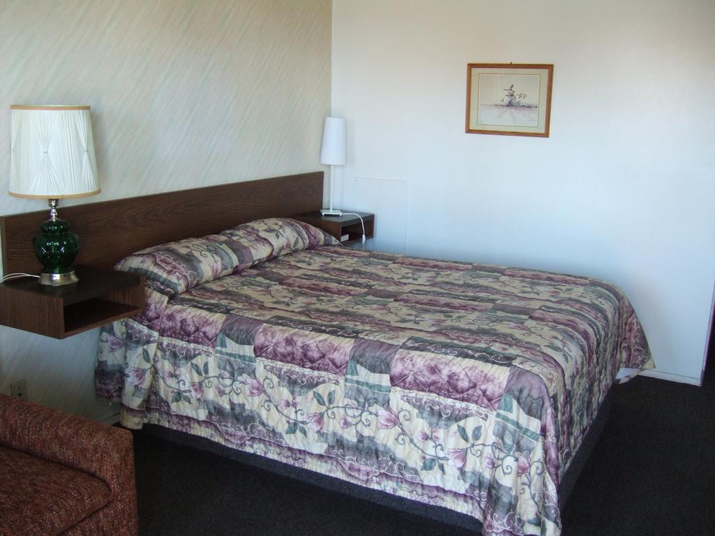 Wild Rose Inn Vegreville Phòng bức ảnh